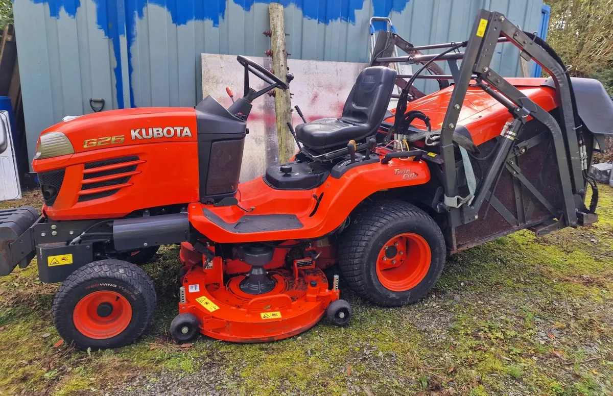 Kubota high tip ride on mower lawnmower 400 hours - Image 1