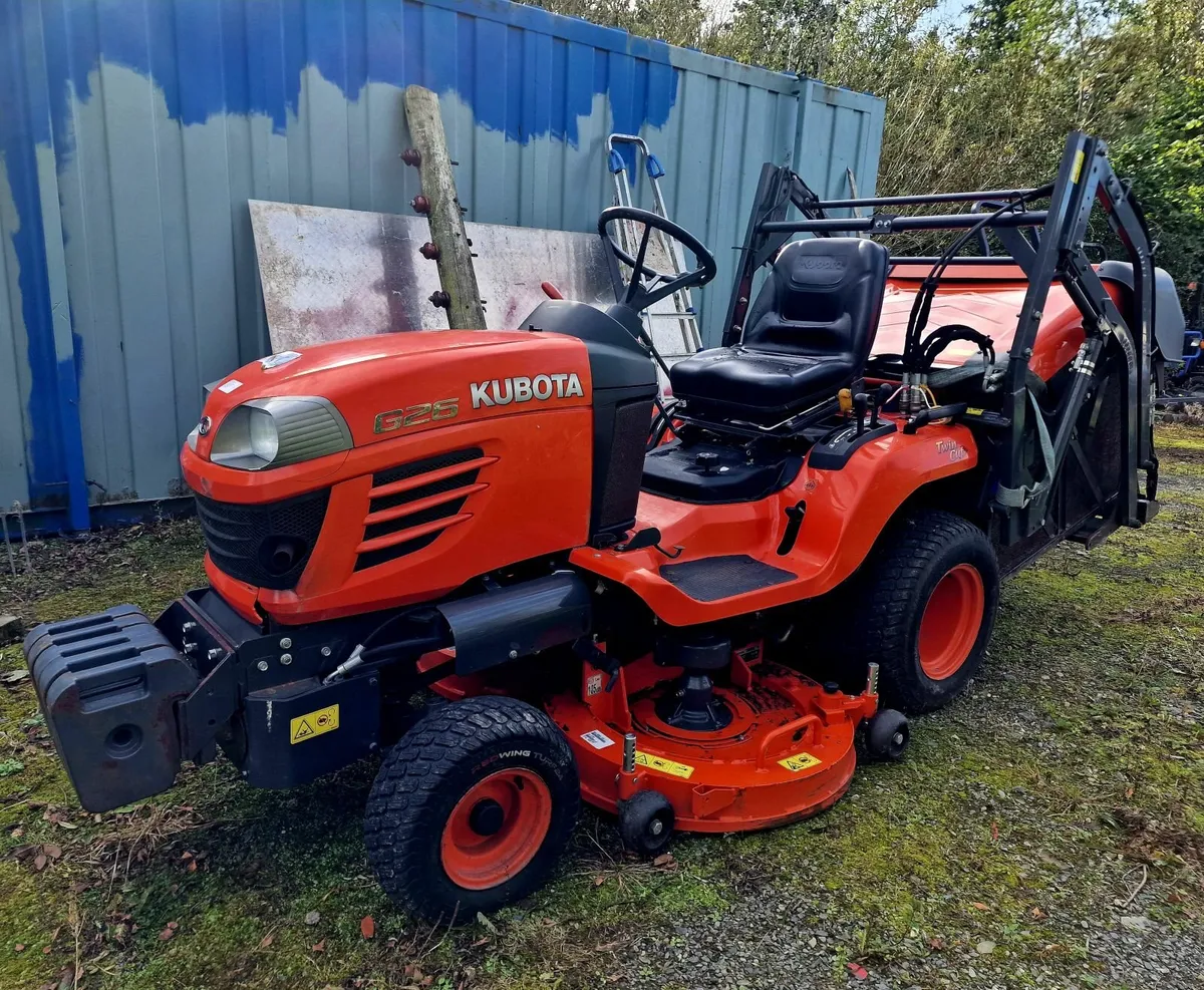 Kubota high tip ride on mower lawnmower 400 hours - Image 2
