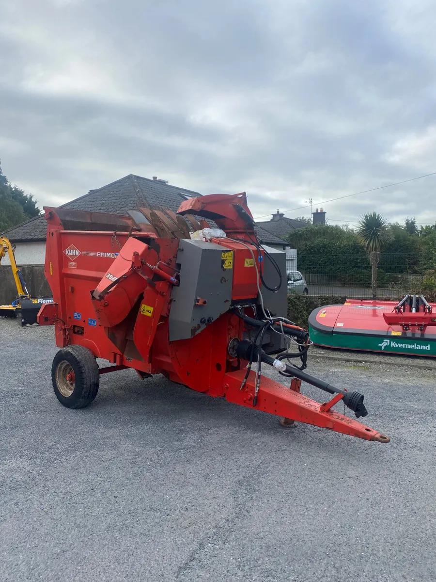 Kuhn straw blower - Image 1