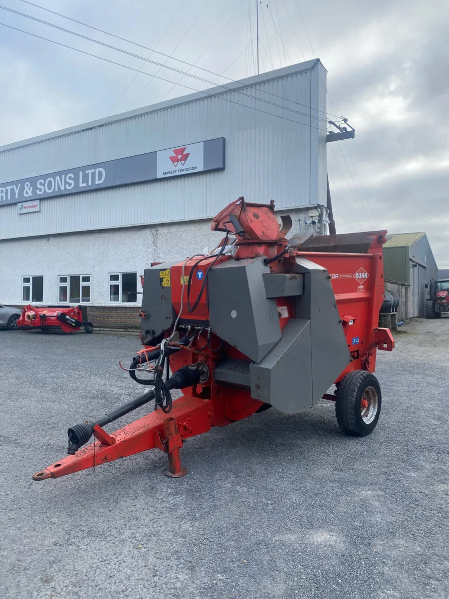 Kuhn straw blower - Image 3