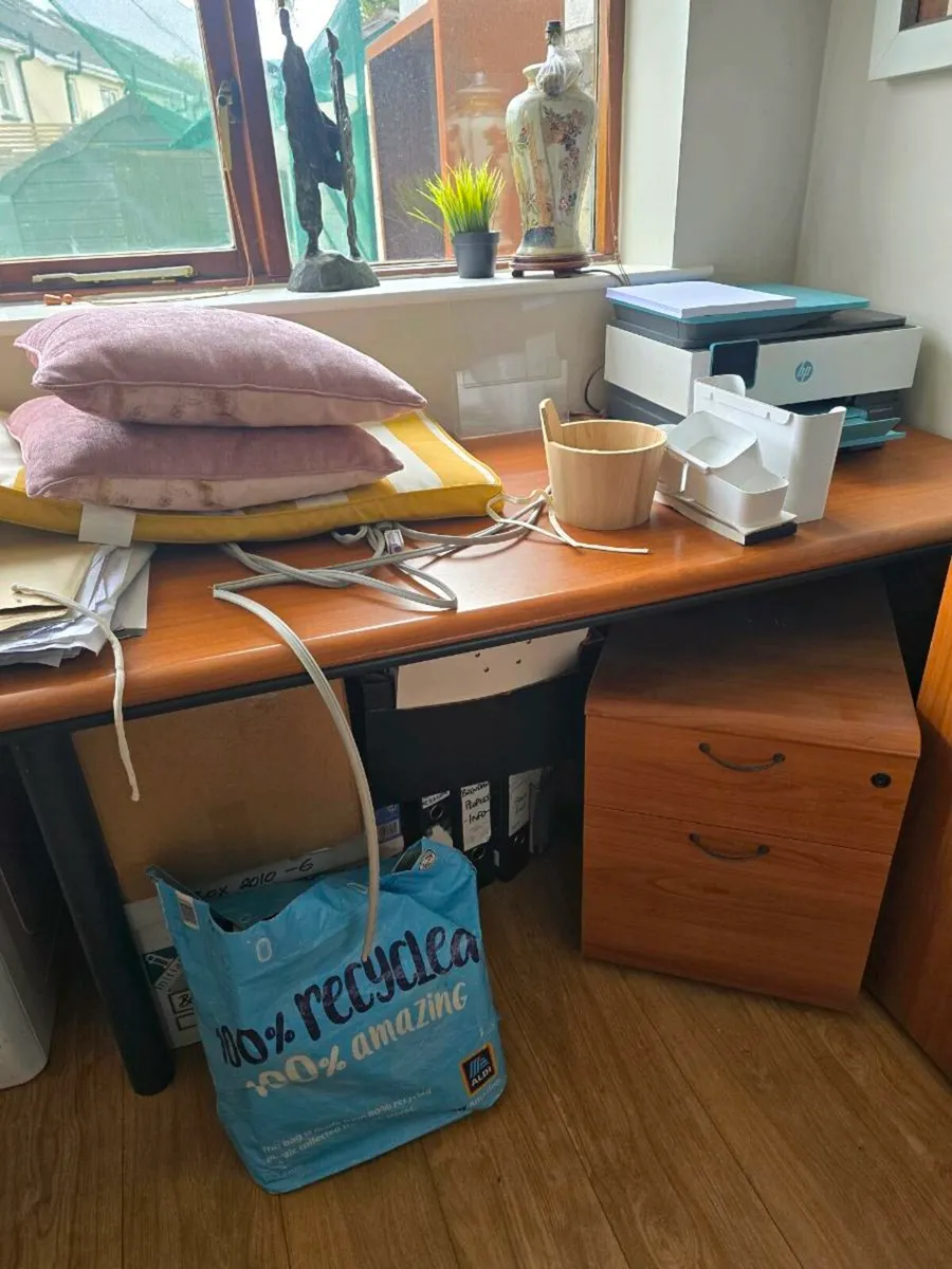 Office set up - Image 2