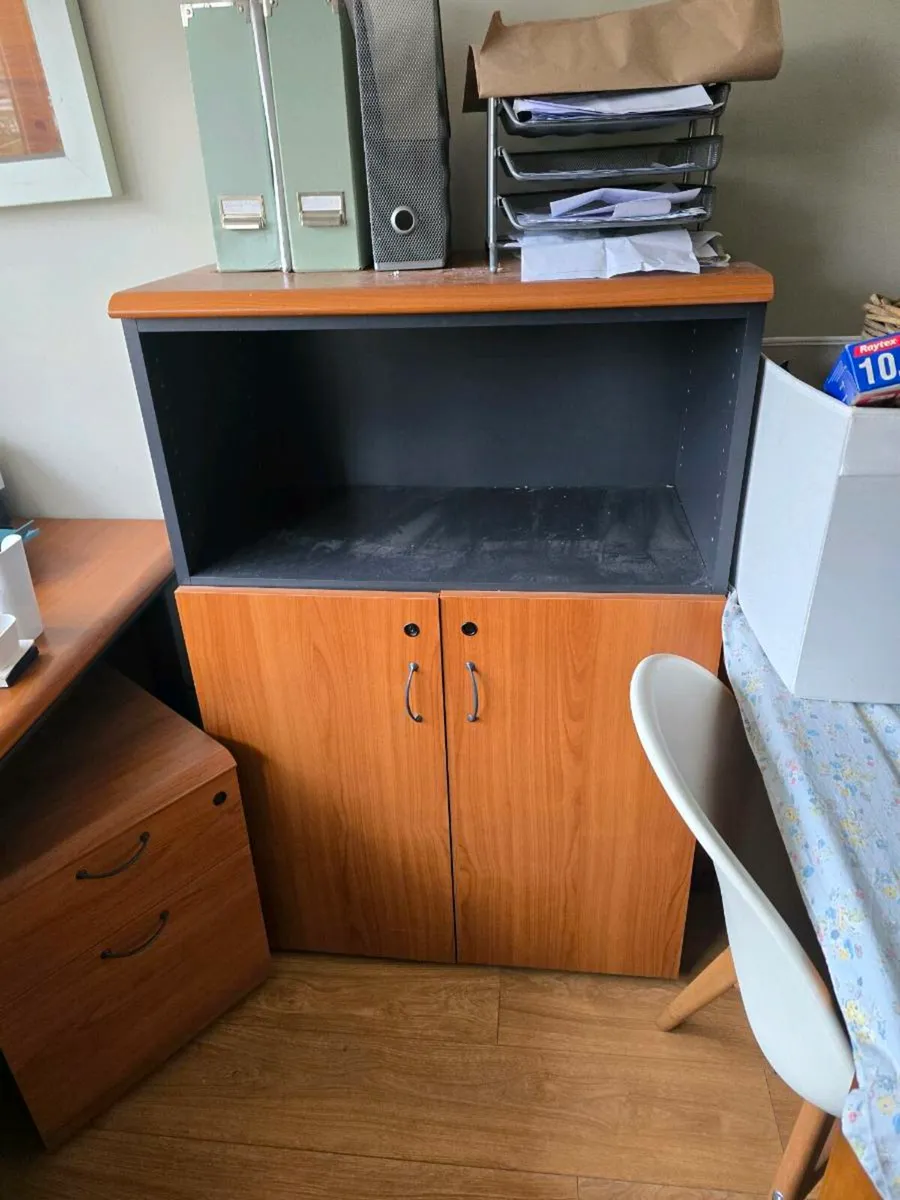 Office set up - Image 4