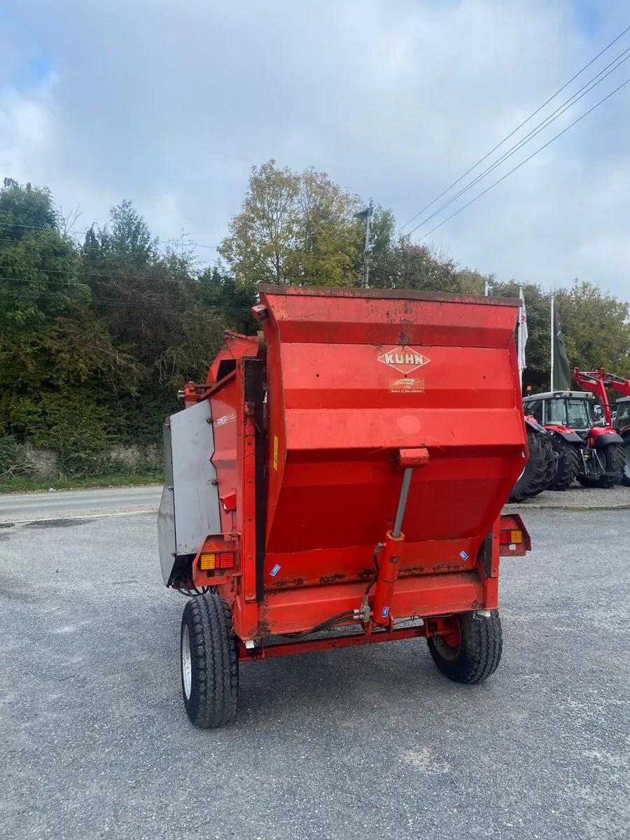 Kuhn straw blower - Image 4