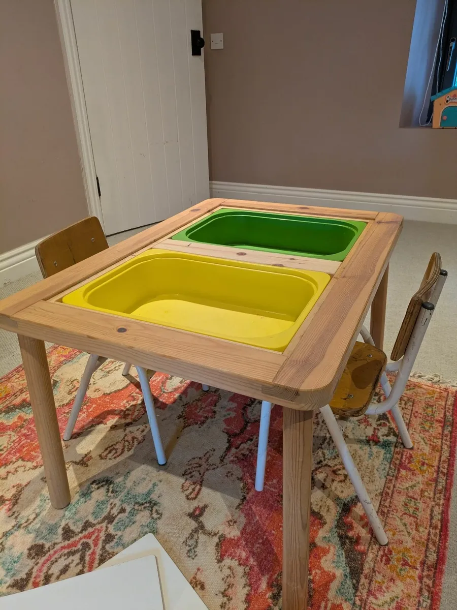 Children's table and chairs - Image 3