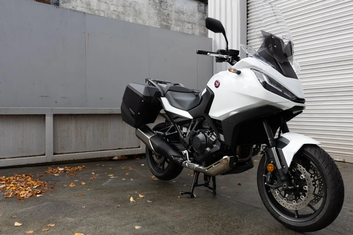 Honda NT1100A 2025 - Image 2