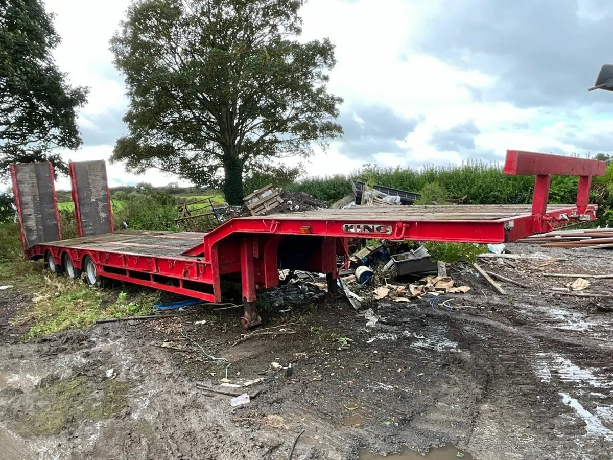 KING 45ft TRI AXLE LOW LOADER ON AIR - Image 1