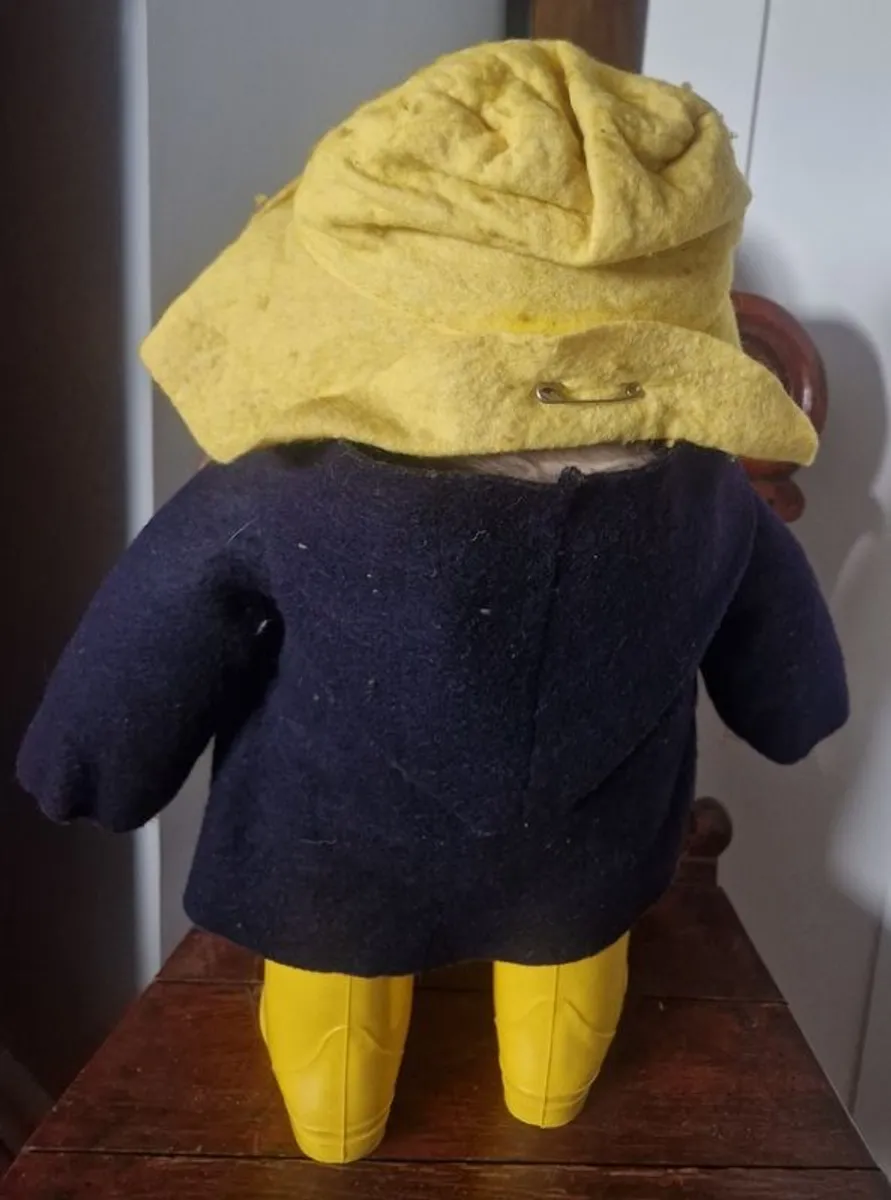 PADDINGTON bear GABRIELLE 1972 18" tall  Original Dunlop yellow boots - Image 3