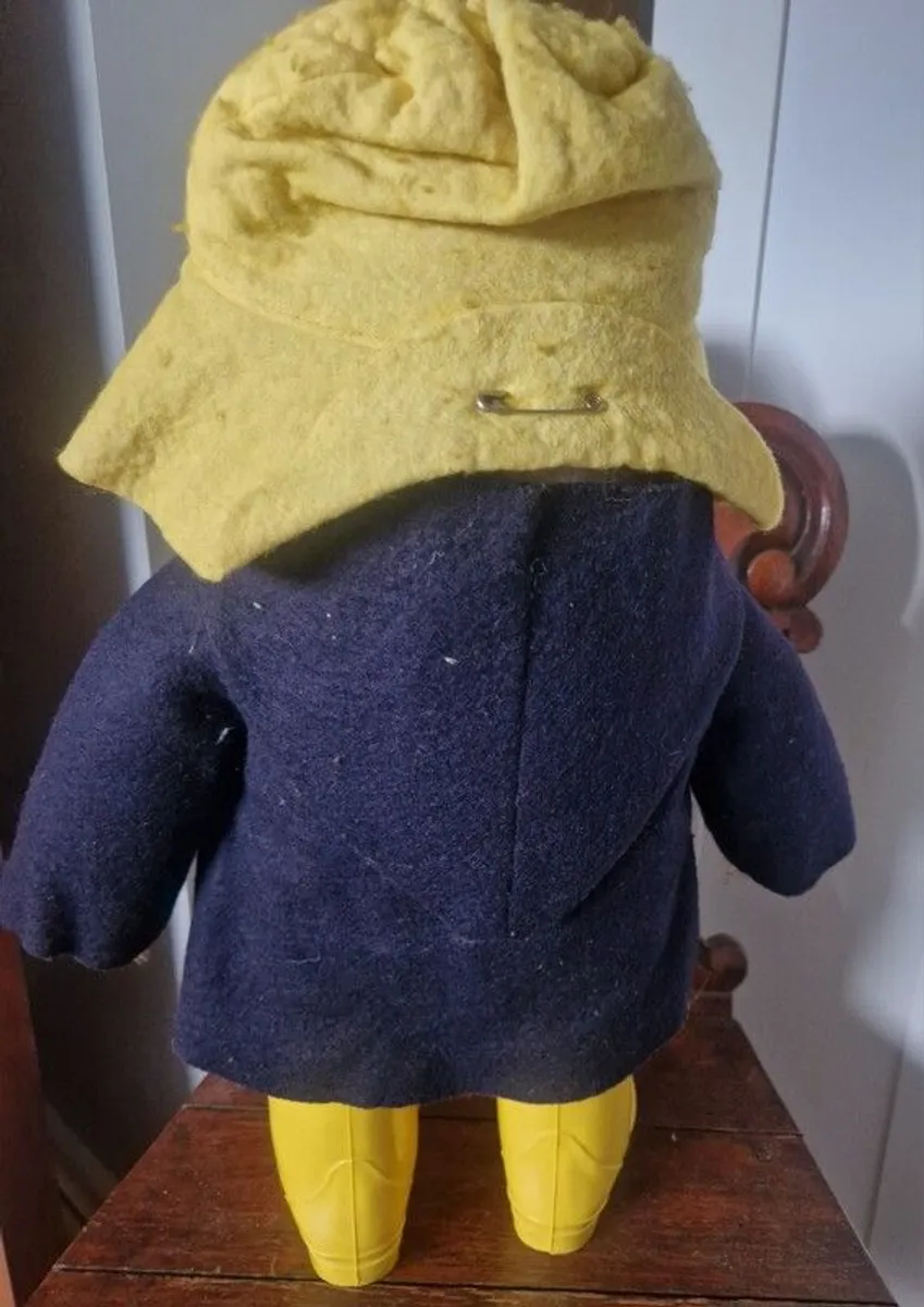PADDINGTON bear GABRIELLE 1972 18" tall  Original Dunlop yellow boots - Image 4