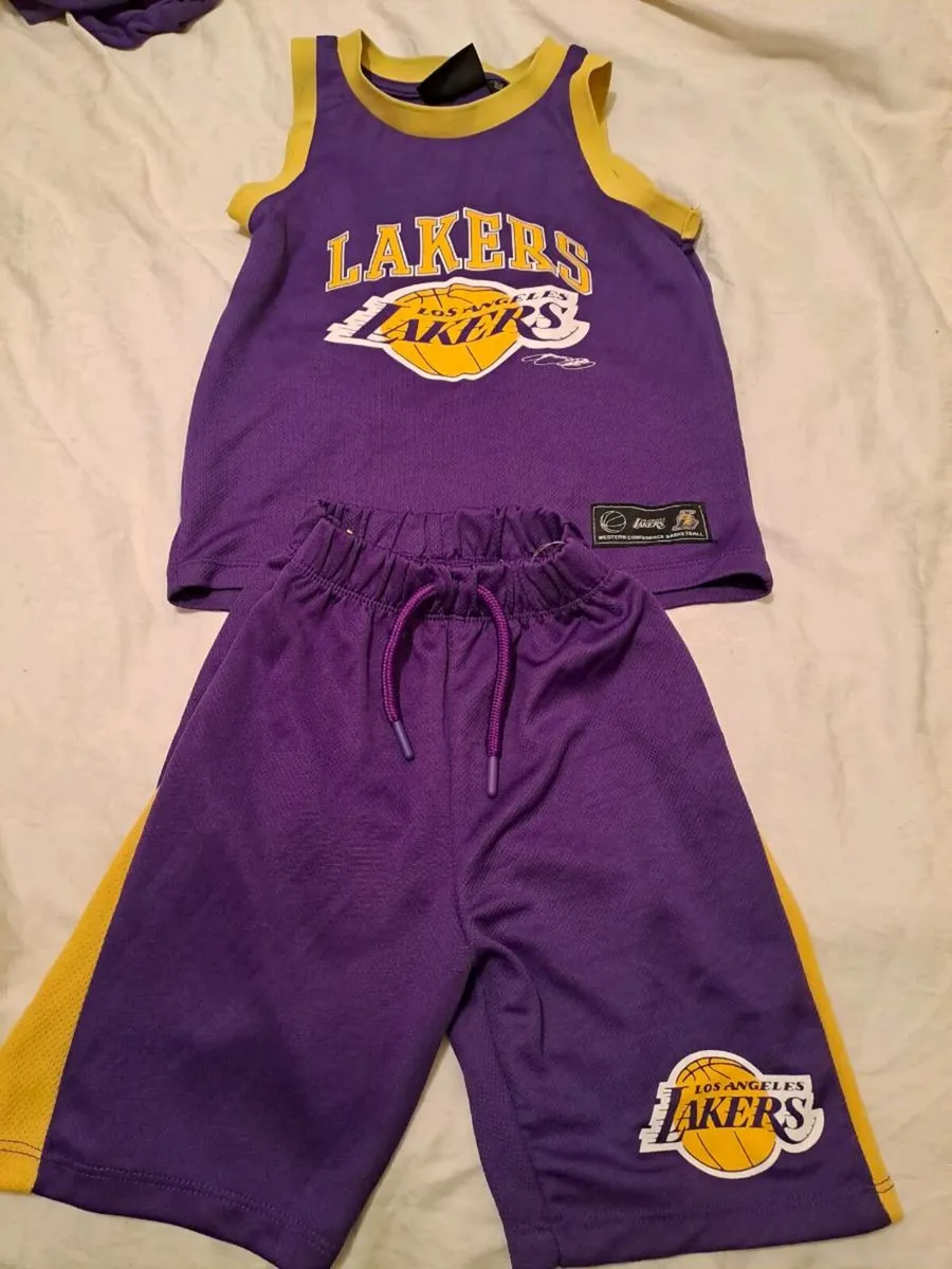 NBA Lakers set 5 to 6 year old James - Image 1