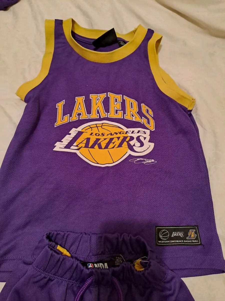 NBA Lakers set 5 to 6 year old James - Image 2