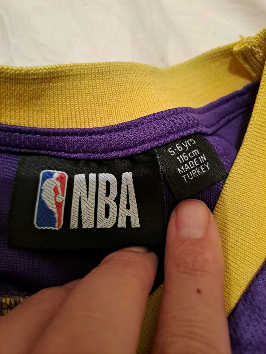 NBA Lakers set 5 to 6 year old James - Image 3