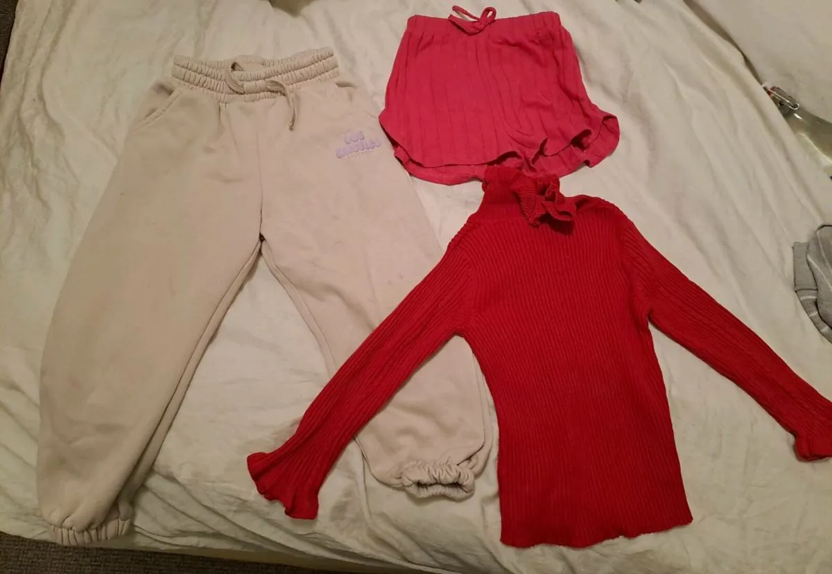 8 piece bundle of clothes free 4 to 5 years - Image 2
