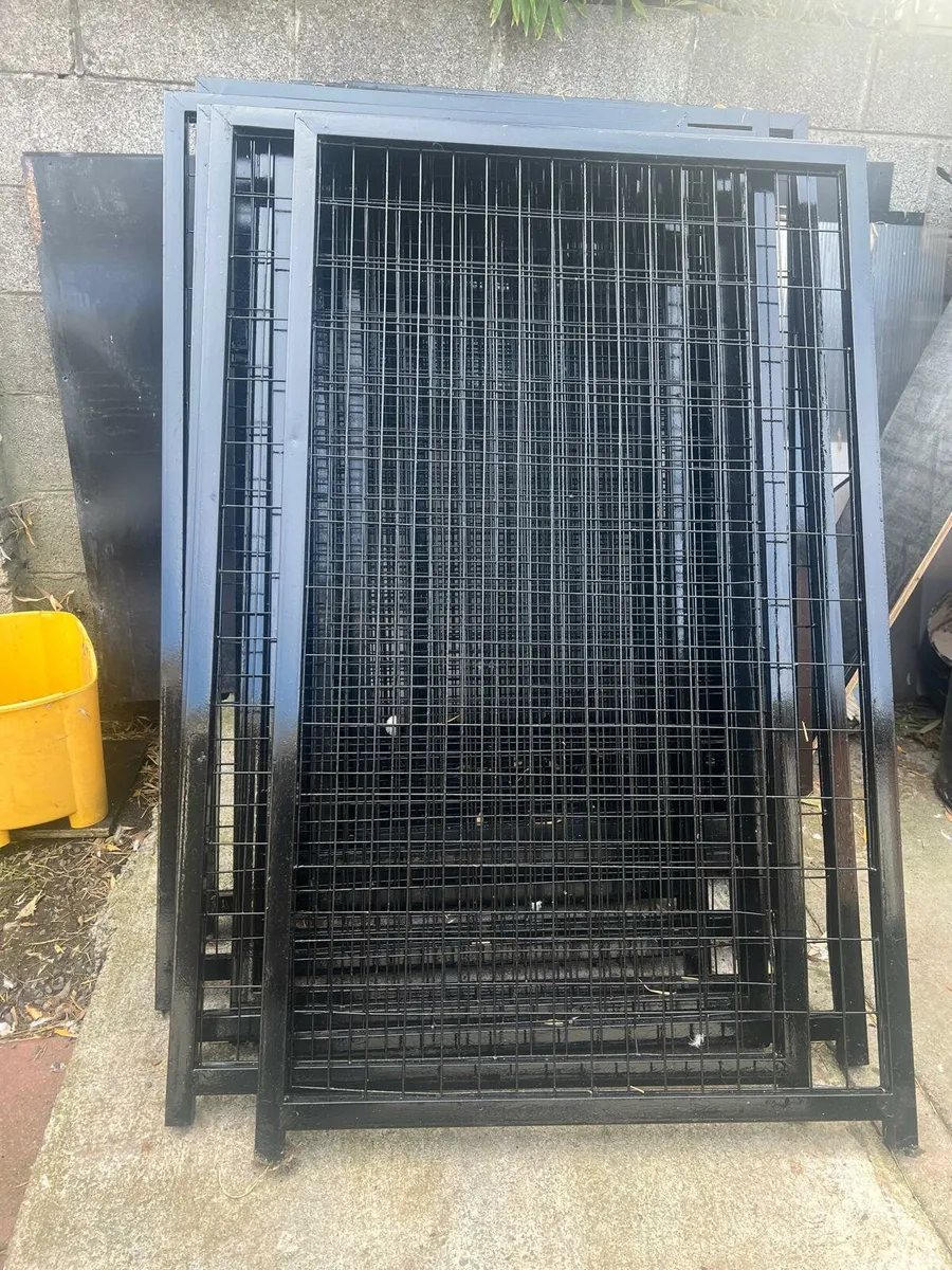 Dog pens - Image 2