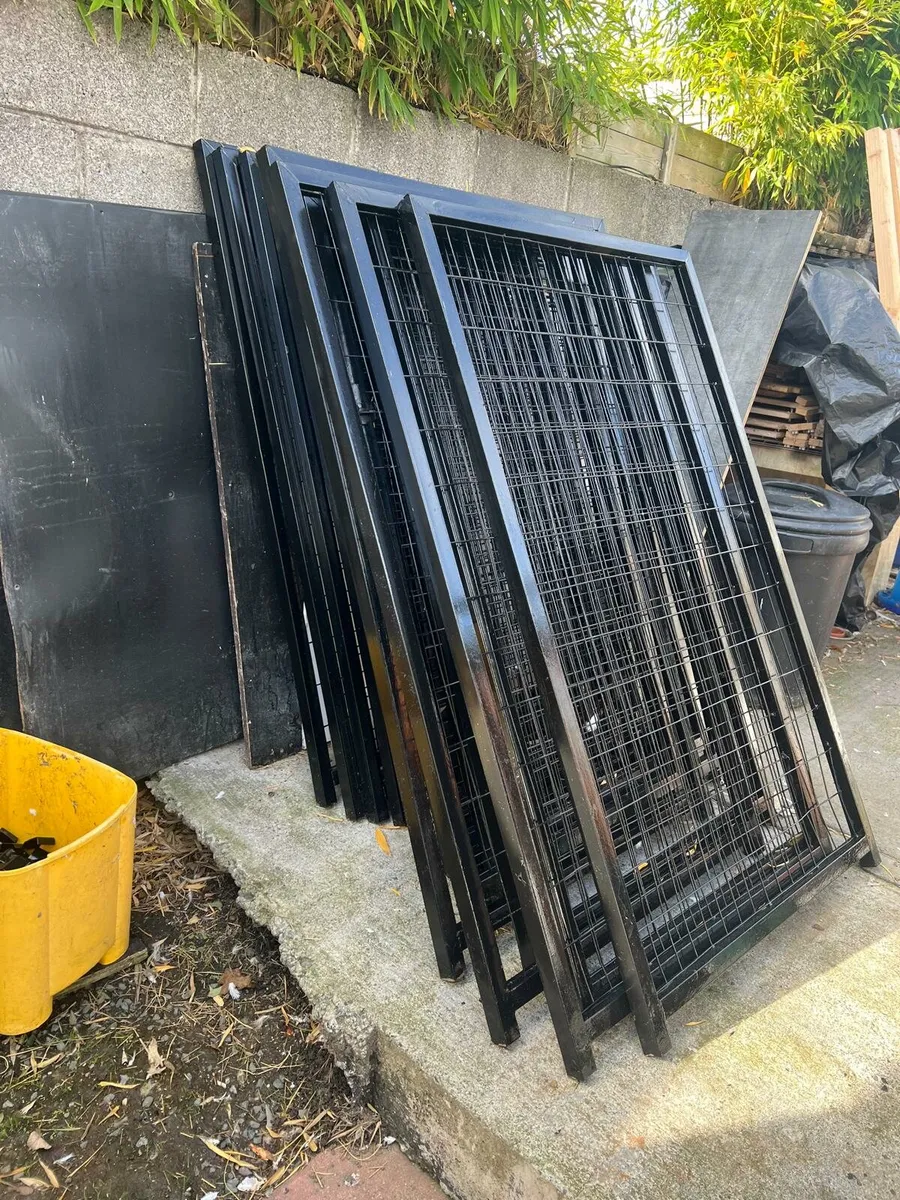 Dog pens - Image 3