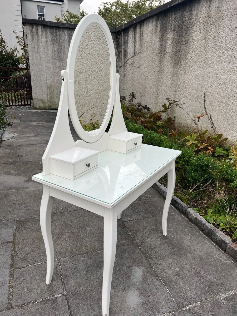 Dressing table - Image 1
