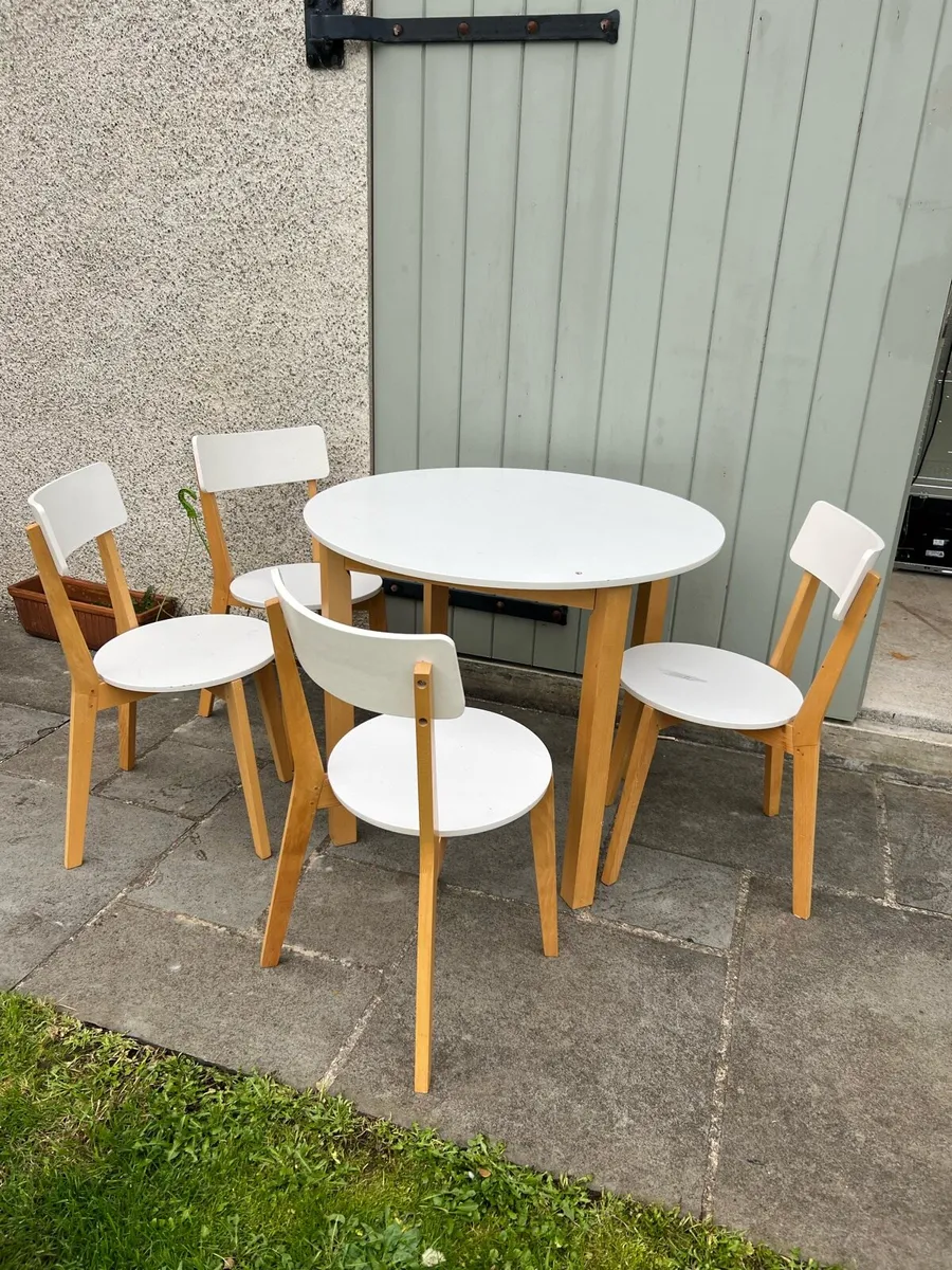 Table and four chairs - Image 3