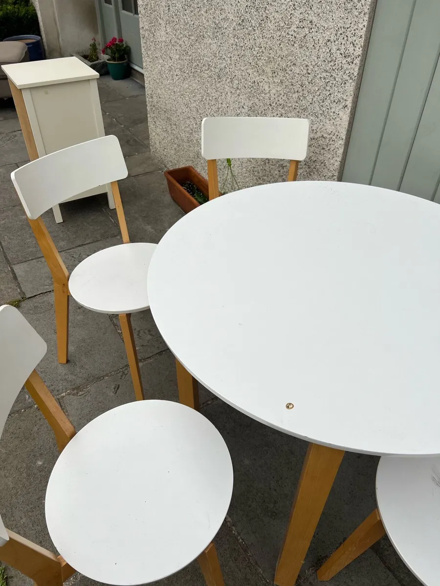 Table and four chairs - Image 4