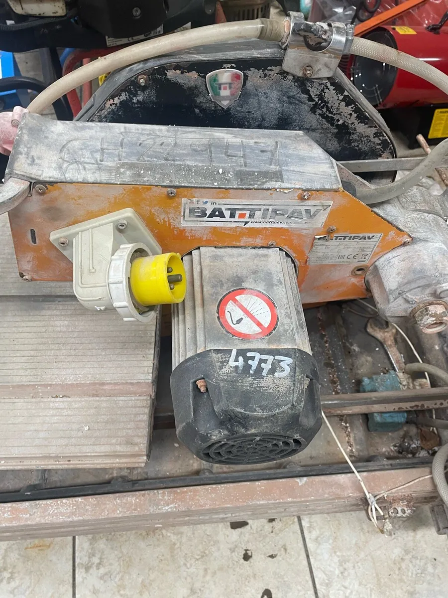 Tile Cutter - Image 1
