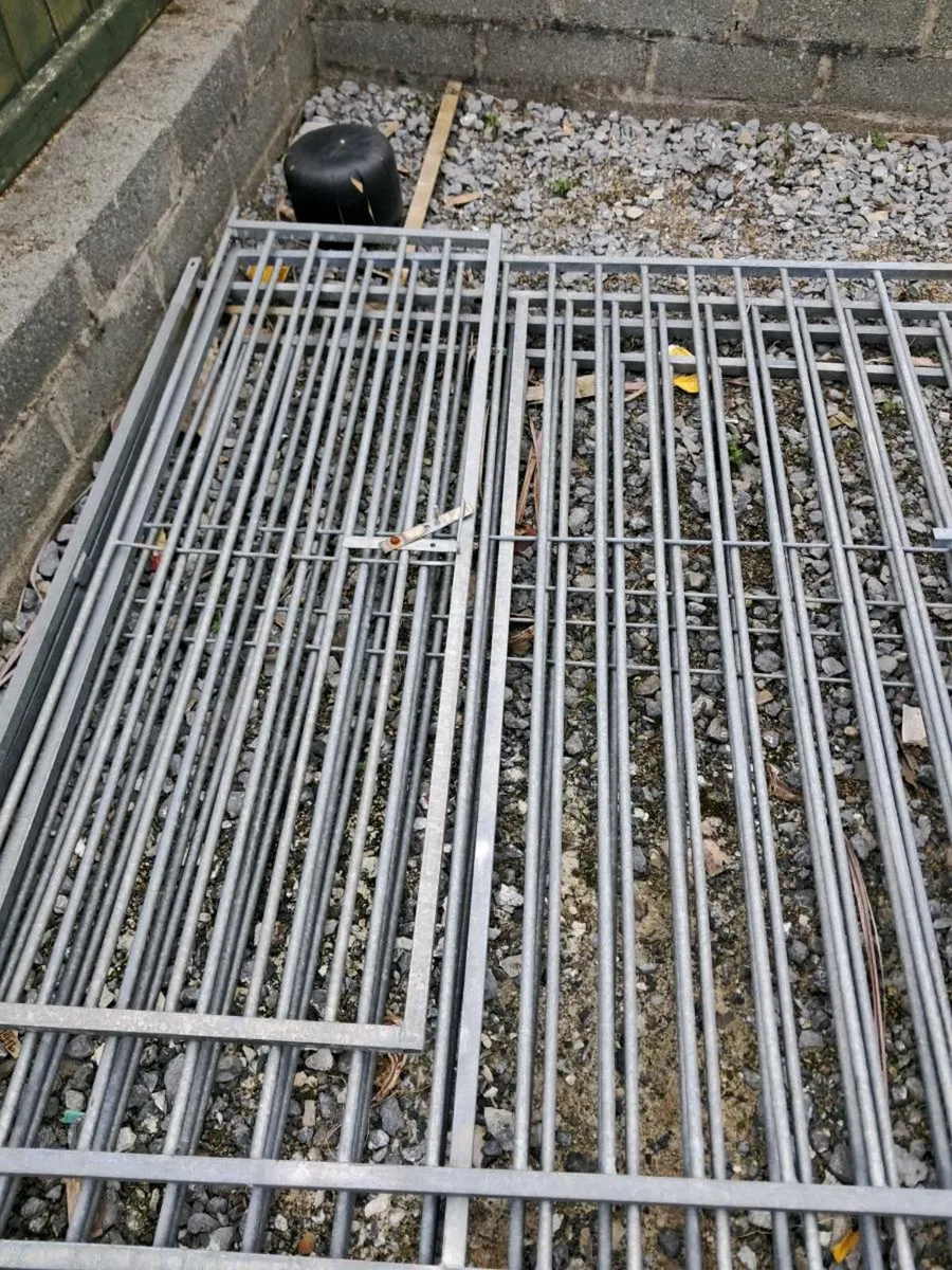 Dog house - Image 1