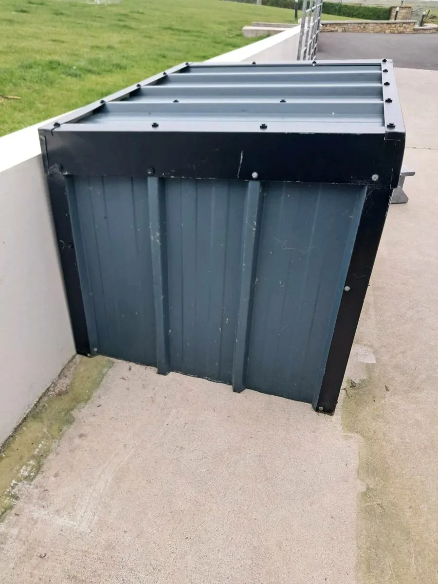 Dog house - Image 2