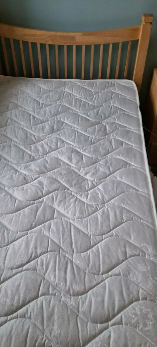 Single wooden bed - Image 3