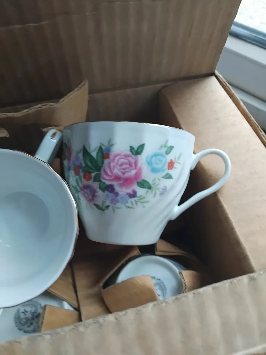 Teaset 18 piece - Image 1