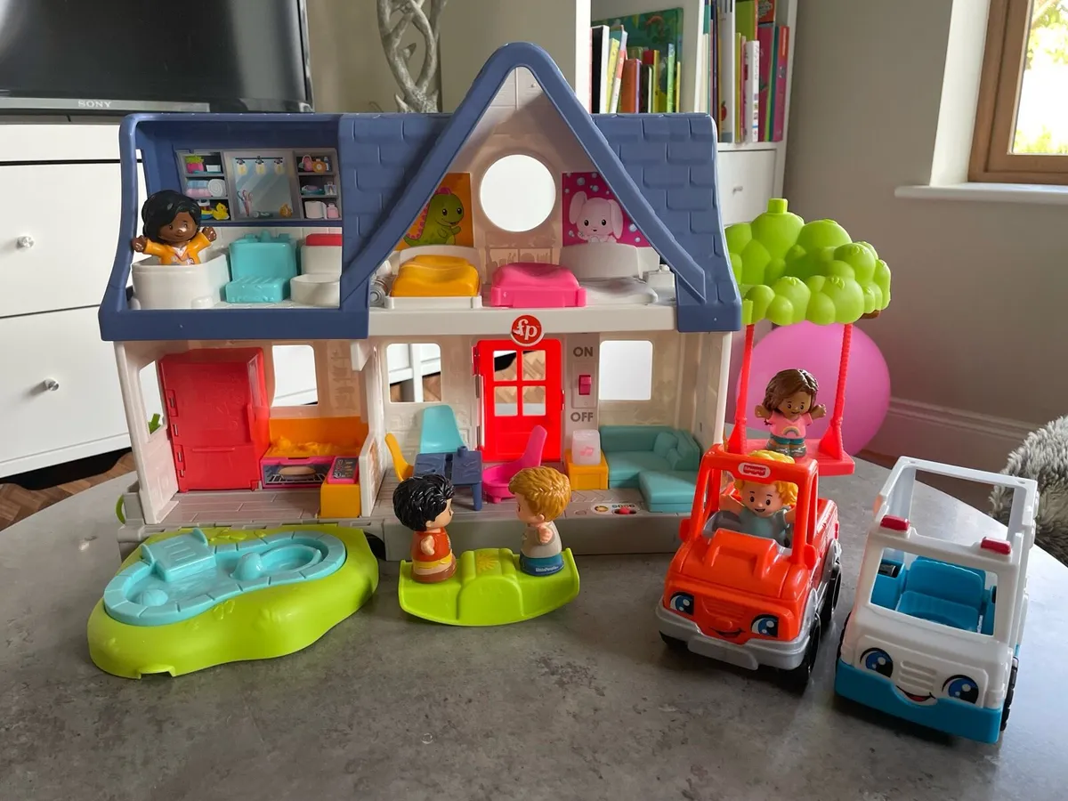 Fisher Price Dolls House - Image 1
