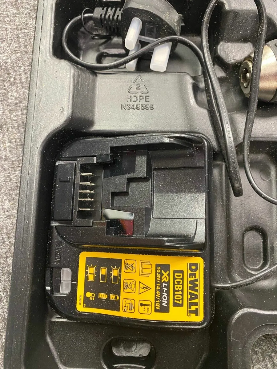 Dewalt DCD776 Drill + 1.5AH Batt + Charger - Image 2