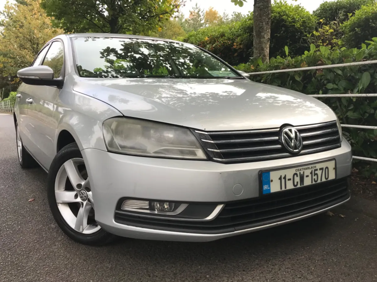 Volkswagen Passat 1.6 TDI TRENDLINE BLUEMOTION - Image 1
