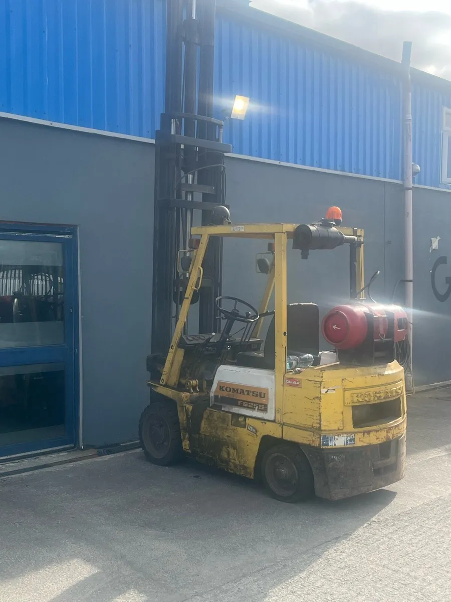 komatsu 255 Forklift - Image 2