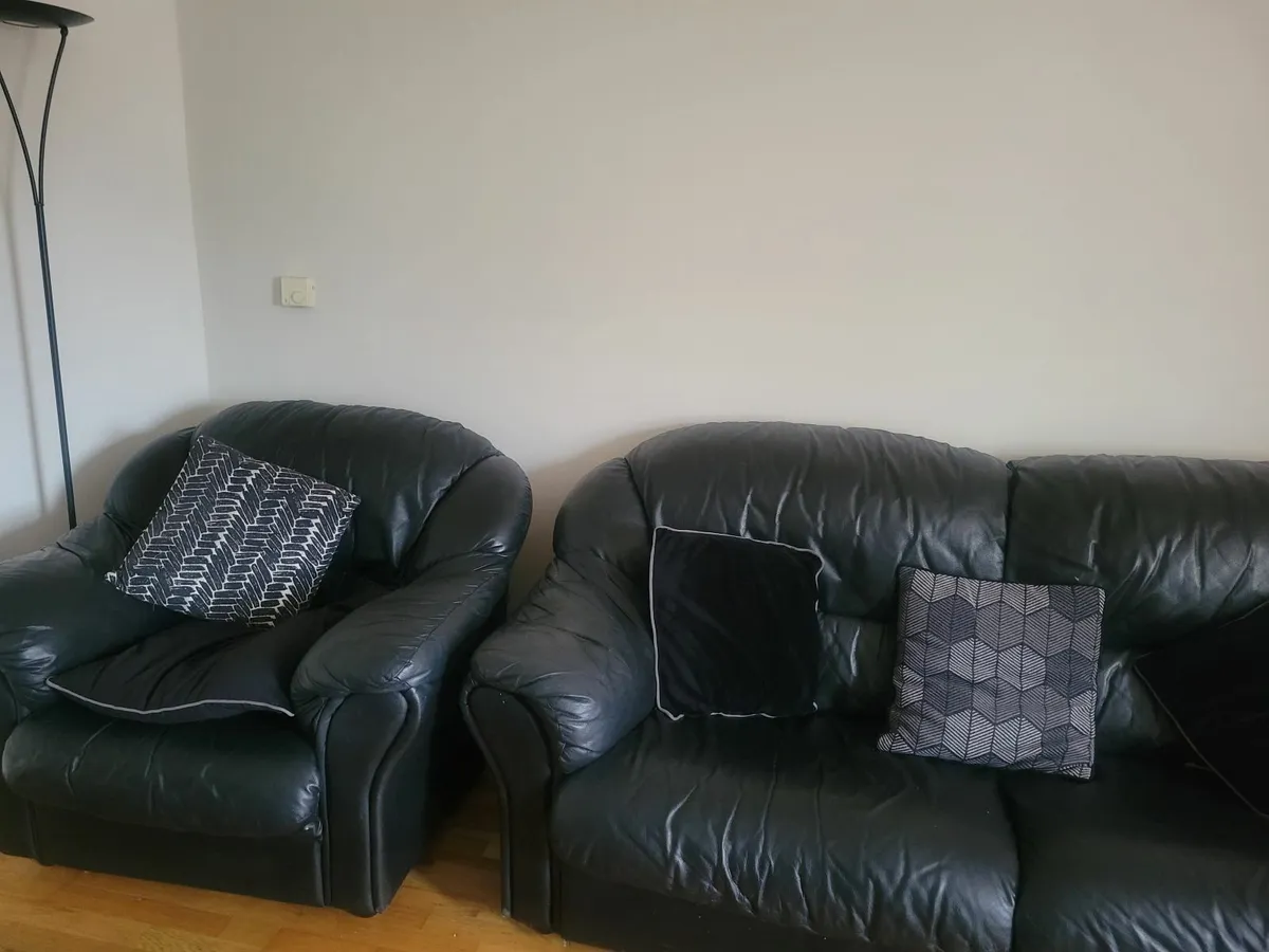 Leather couch - Image 2