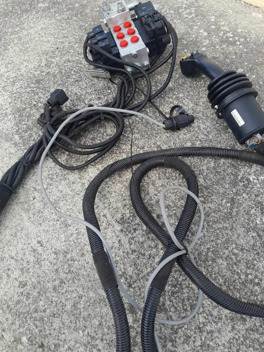 Hydraulic eletric joy stick - Image 2
