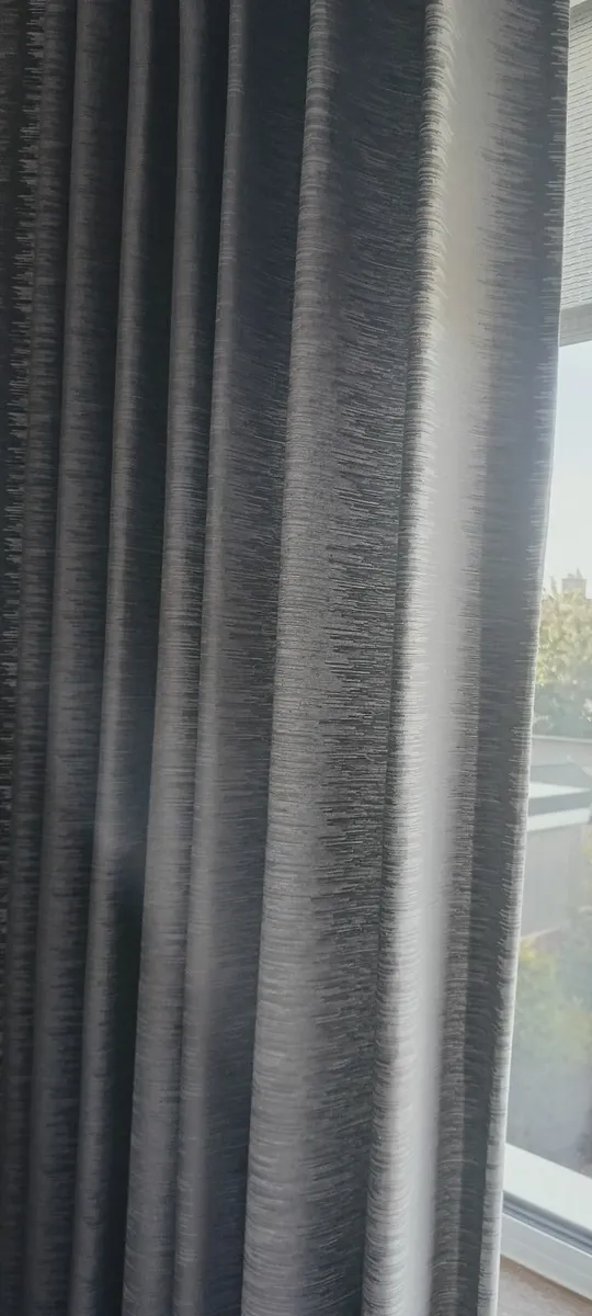 Ready made lined Eyelet curtains - Silver - Image 2