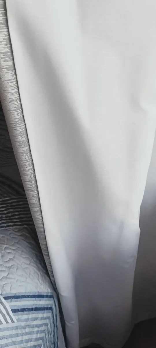 Ready made lined Eyelet curtains - Silver - Image 3