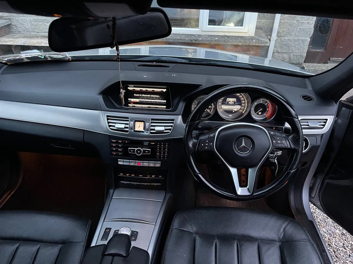 2014 Mercedes-Benz E220 CDI - Image 2