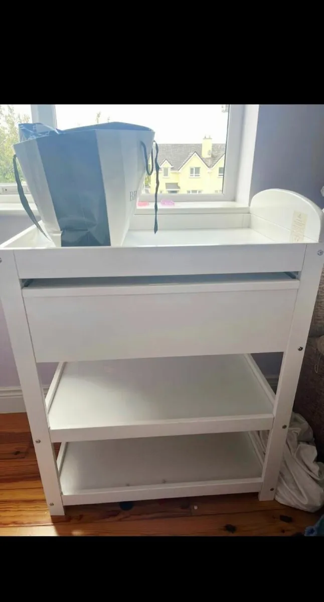 Baby changing unit