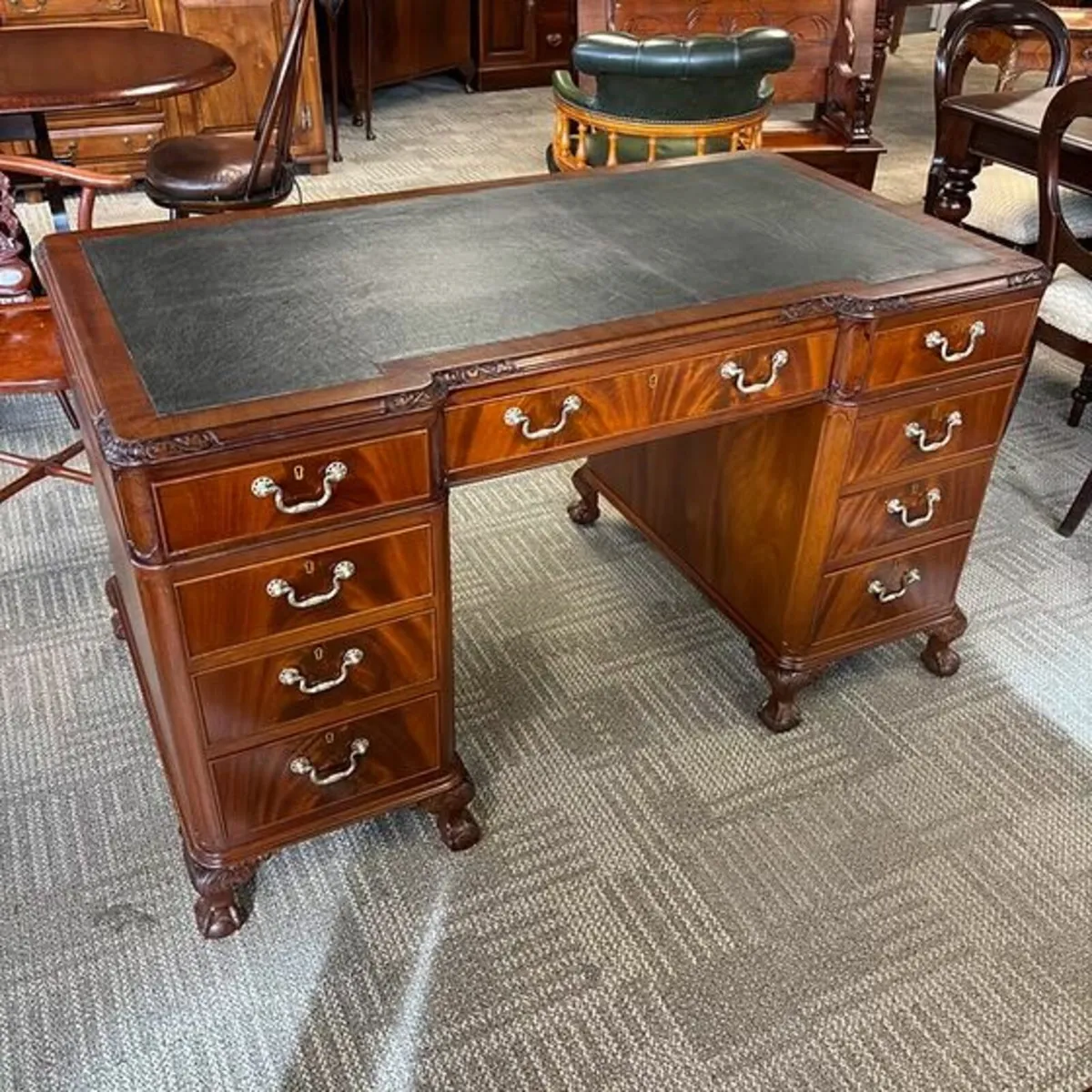 Beautiful mahogany Victorian leather top twin pede - Image 1