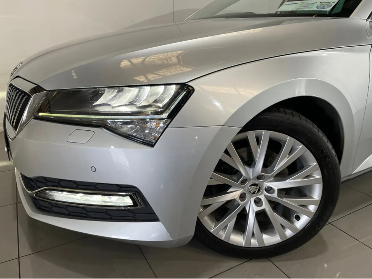 Skoda Superb STYLE 1.6 TDI 120HP AUTOMATIC ESTATE - Image 4
