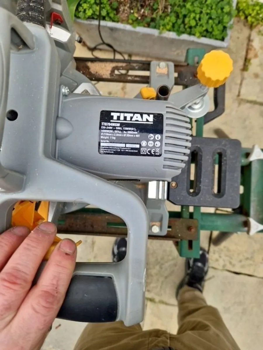 cross cut saw and tool stand - Image 2