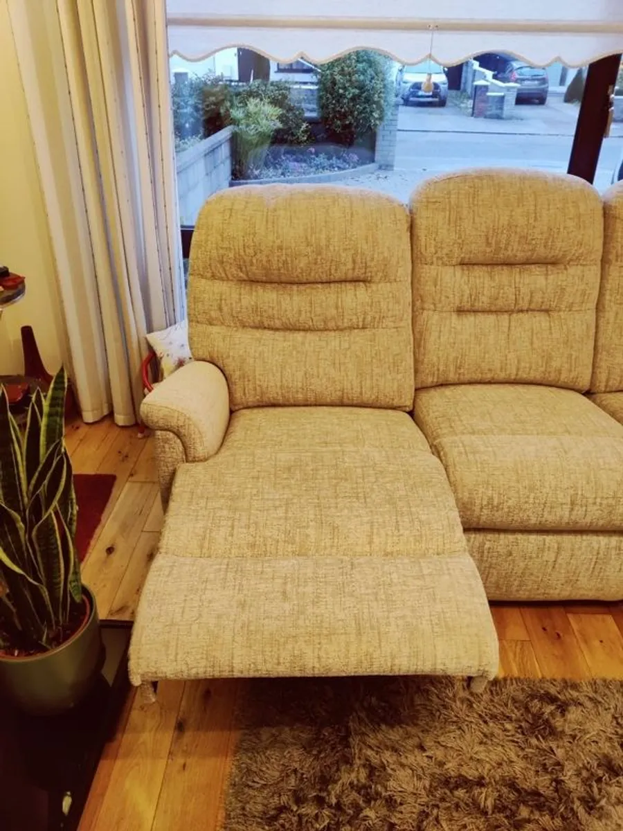 3 and 2 Seater Recliners Suite (sofa) - Image 4