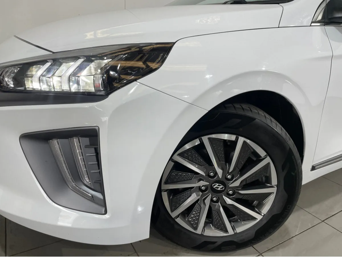 Hyundai IONIQ 38.3 KWH EV PREMIUM 5DR AUTO FULL SE - Image 3