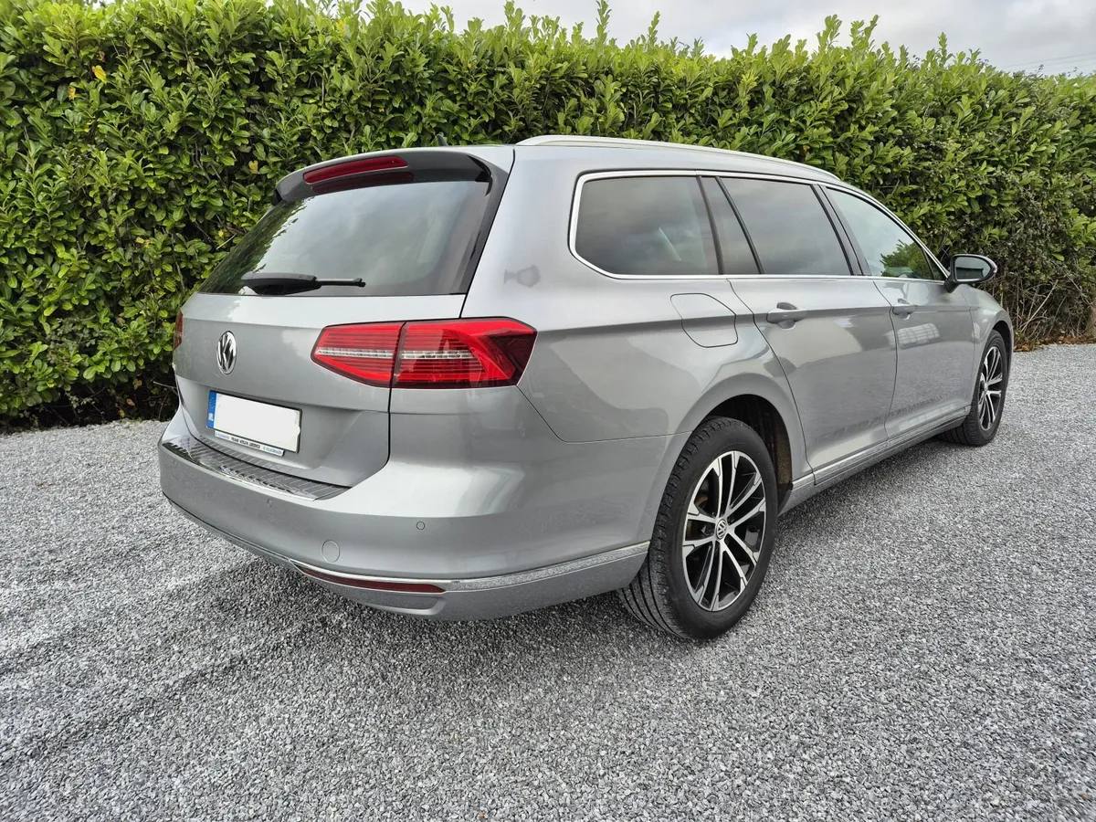 Volkswagen Passat 2019 - Image 2