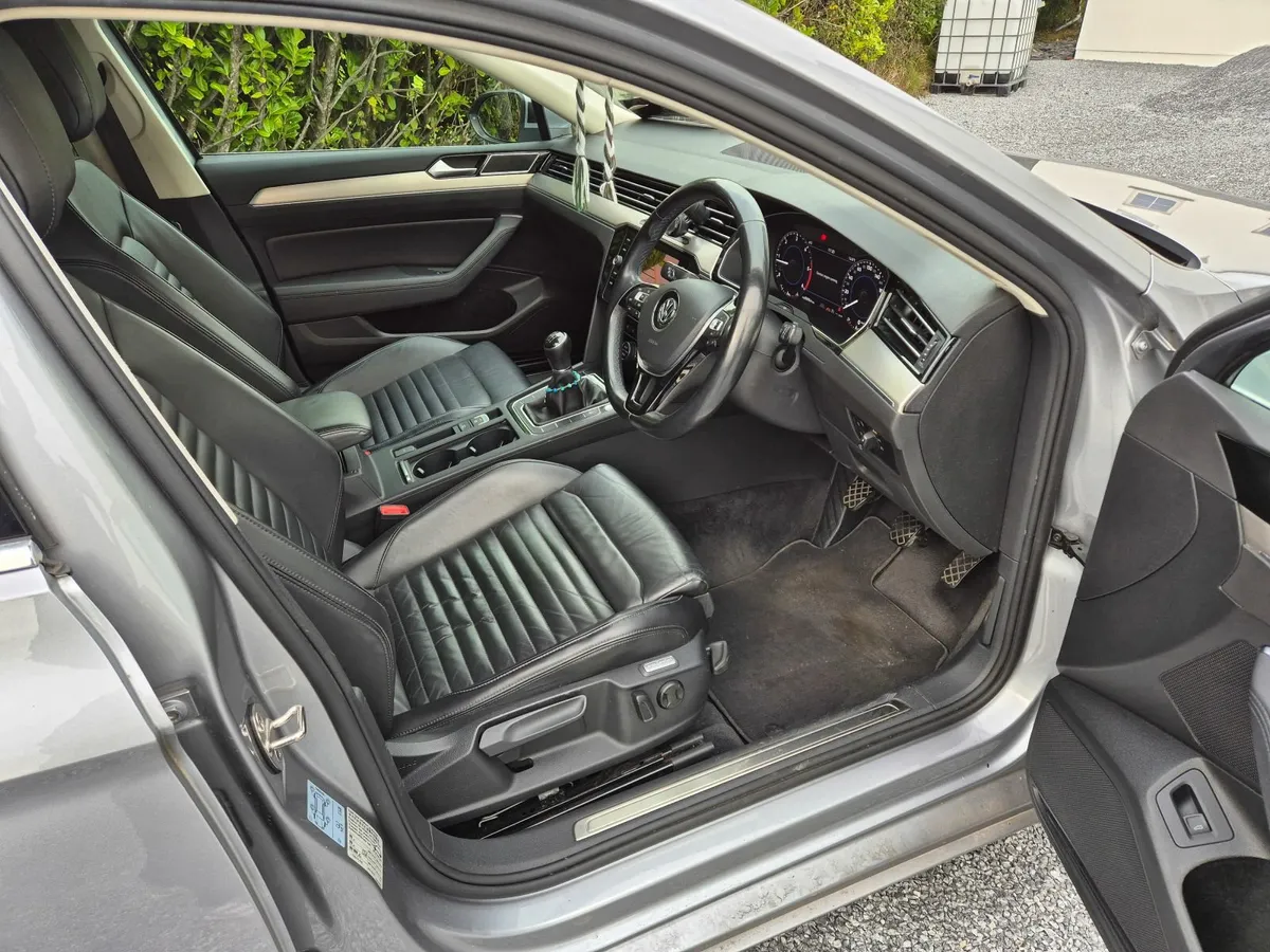Volkswagen Passat 2019 - Image 4