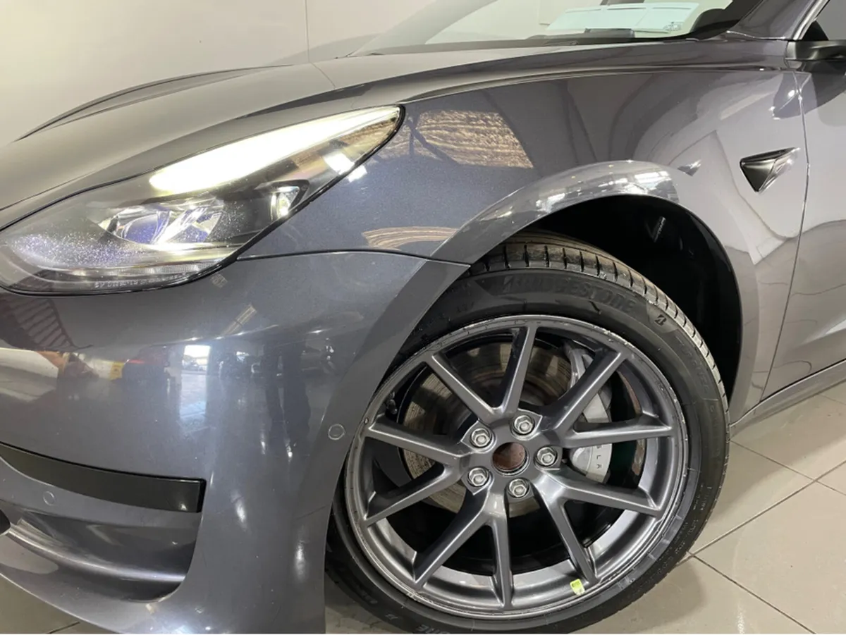 Tesla Model 3 RWD 4DR AUTO - Image 4