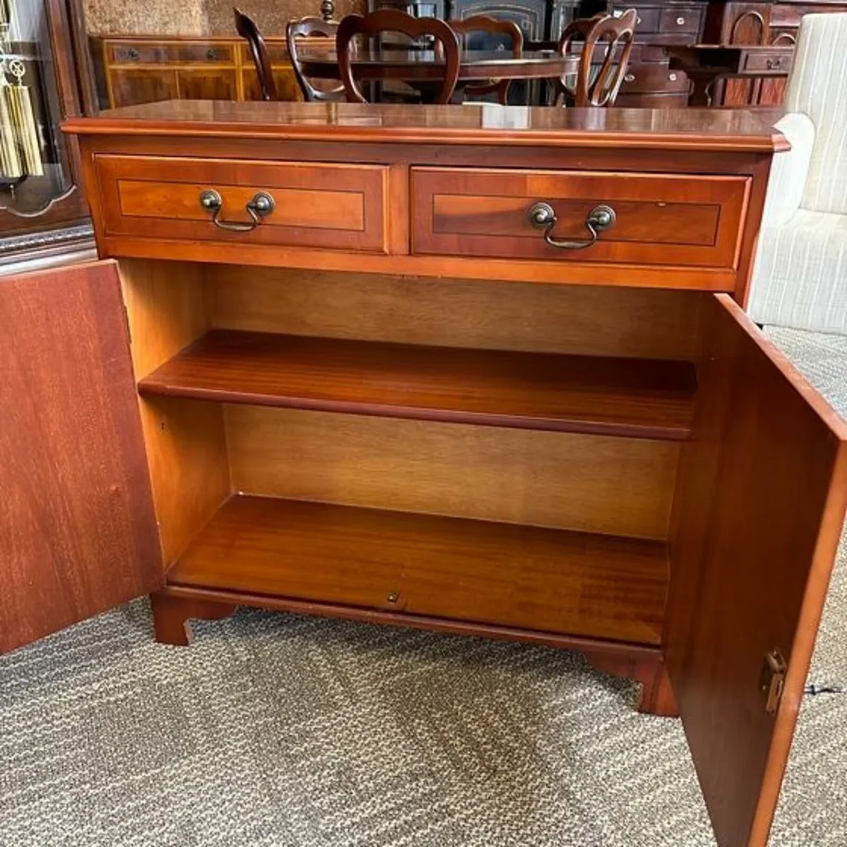 Beautiful yew flamed two door sideboard - Image 2