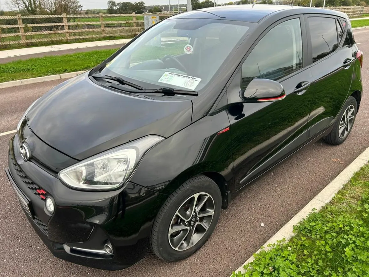 Hyundai i10 Limited Edition Deluxe low kms 1.0p, M - Image 3