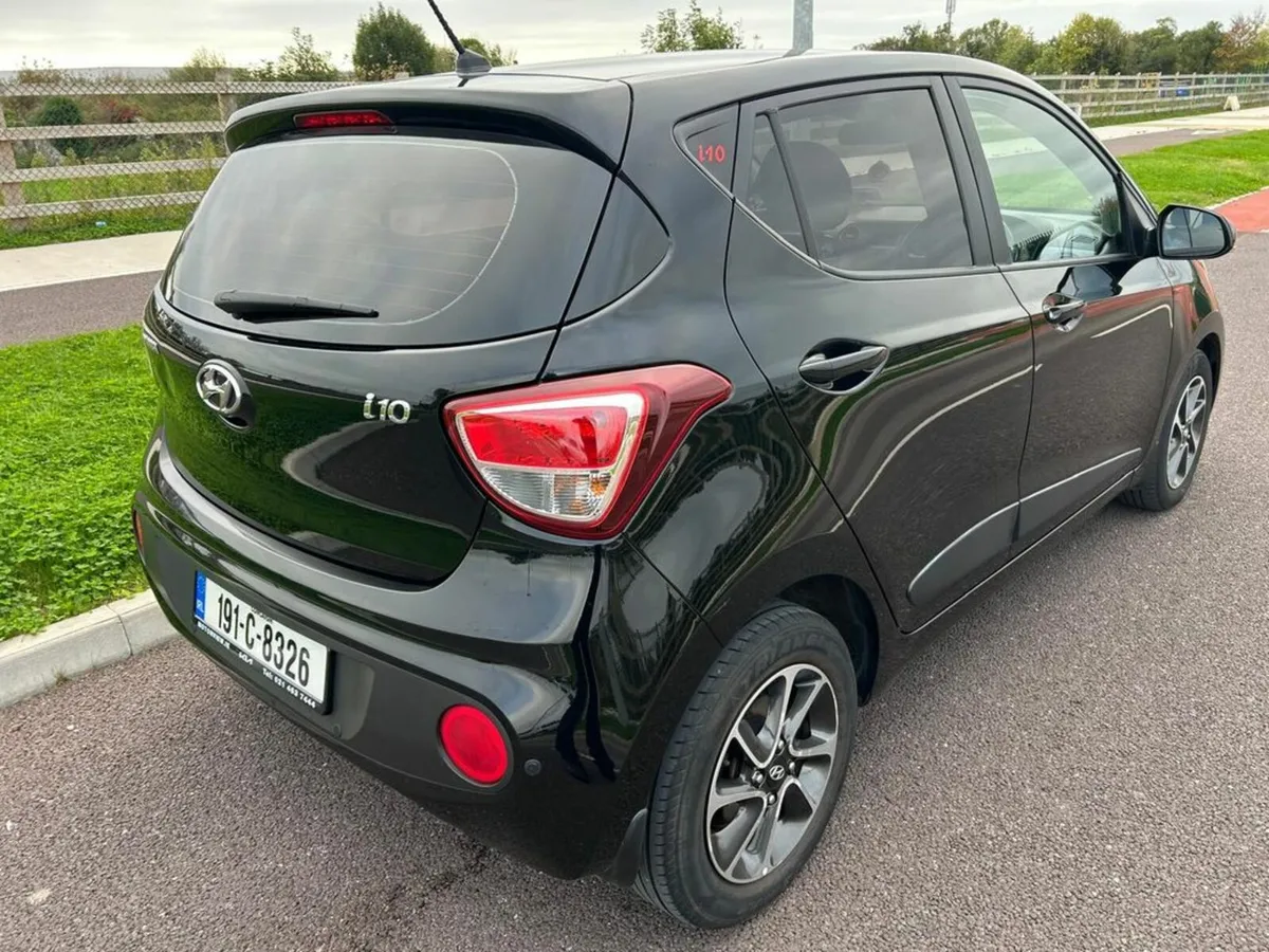 Hyundai i10 Limited Edition Deluxe low kms 1.0p, M - Image 4