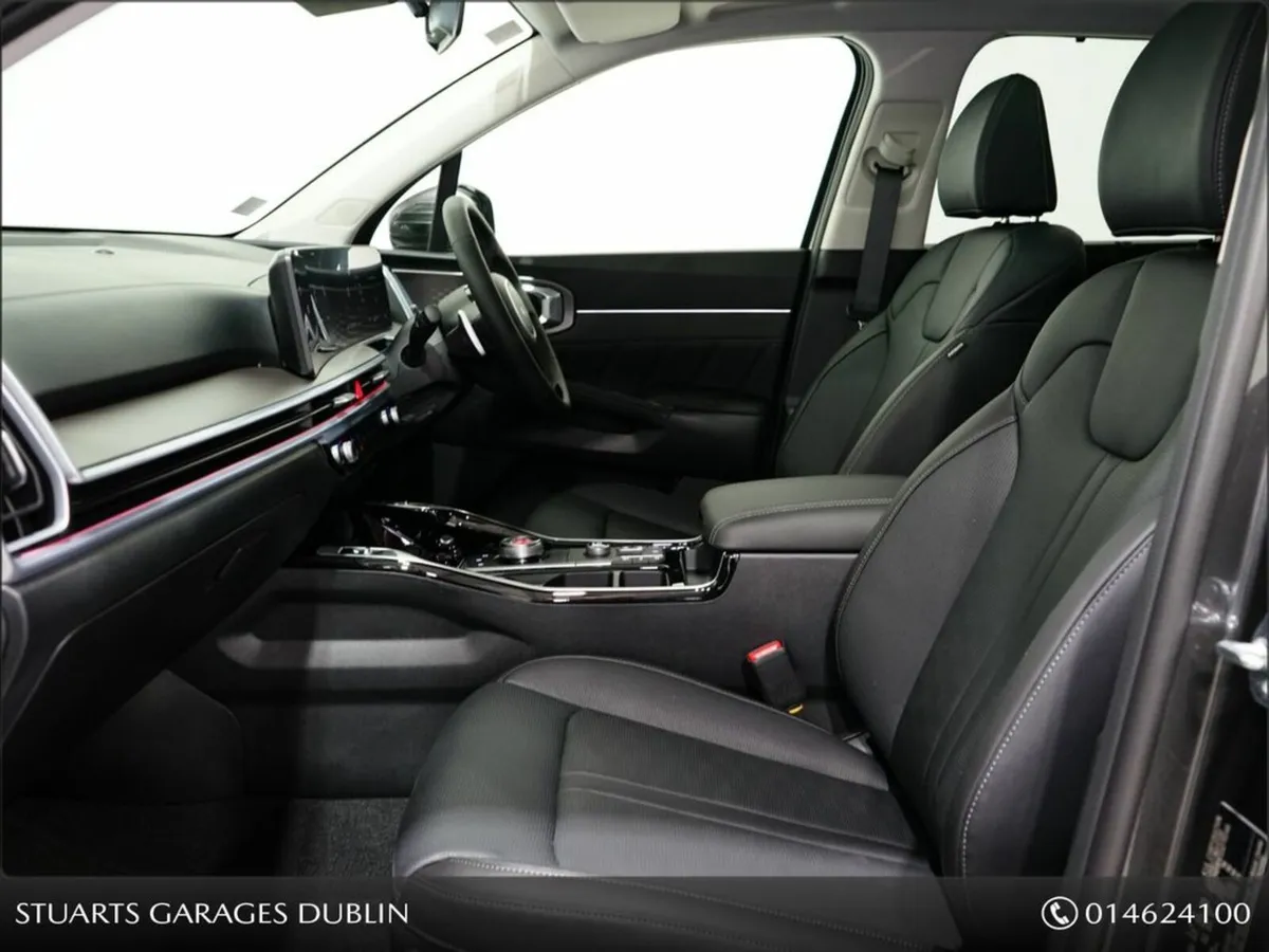 Kia Sorento Plug - In - Hybrid 7 Seat Automatic 26 - Image 3