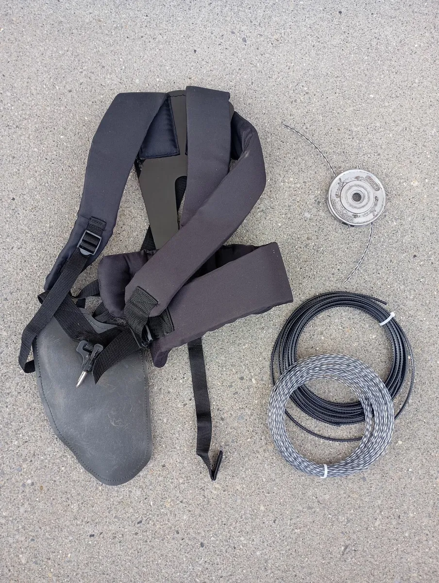 Garden Strimmer Equipment - Image 1