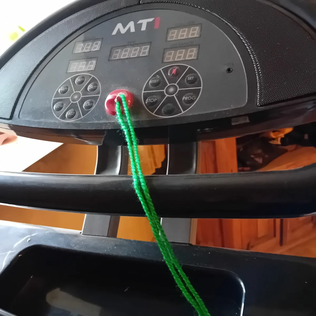 A Threadmill - Image 4